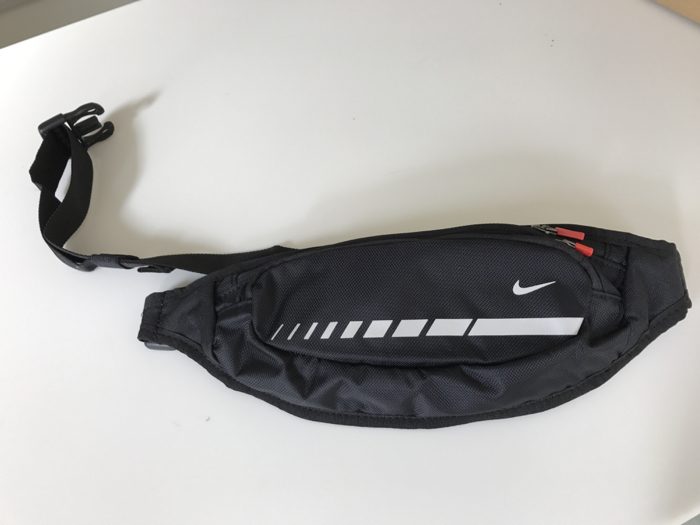 Nike（ナイキ）のランニング ウエストポーチ 〜 大きなポケット2つに内